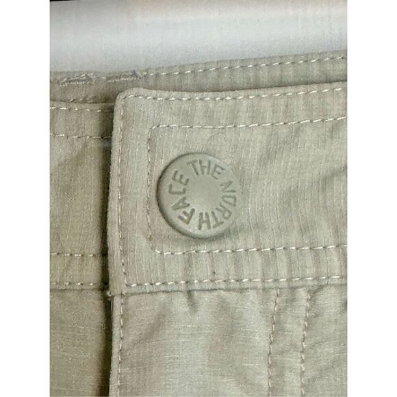 The North Face khaki women’s shorts size 6 - Picture 4 of 10